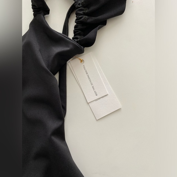 Londre ruffle shoulder one piece black - xs - Picture 4 of 5